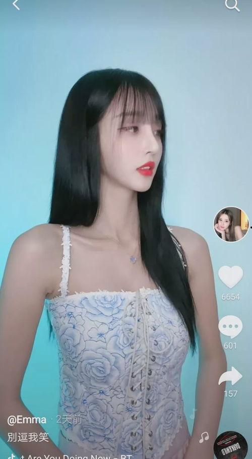 网红吃瓜纹身女孩视频在线观看,揭秘网络红人的真实生活